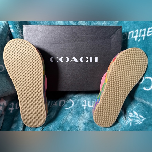 *BRAND NEW* COACH LYNN Flip Flop Signature Collection Sandals - Picture 4 of 10